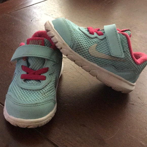 baby nikes size 6